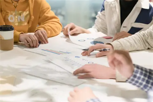 含义只赚钱的男孩